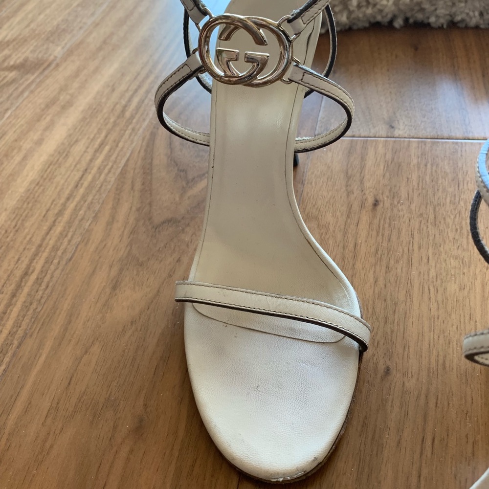 GUCCI CREAM SANDALS